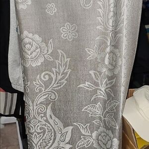 Elegant Floral Patterned Curtain